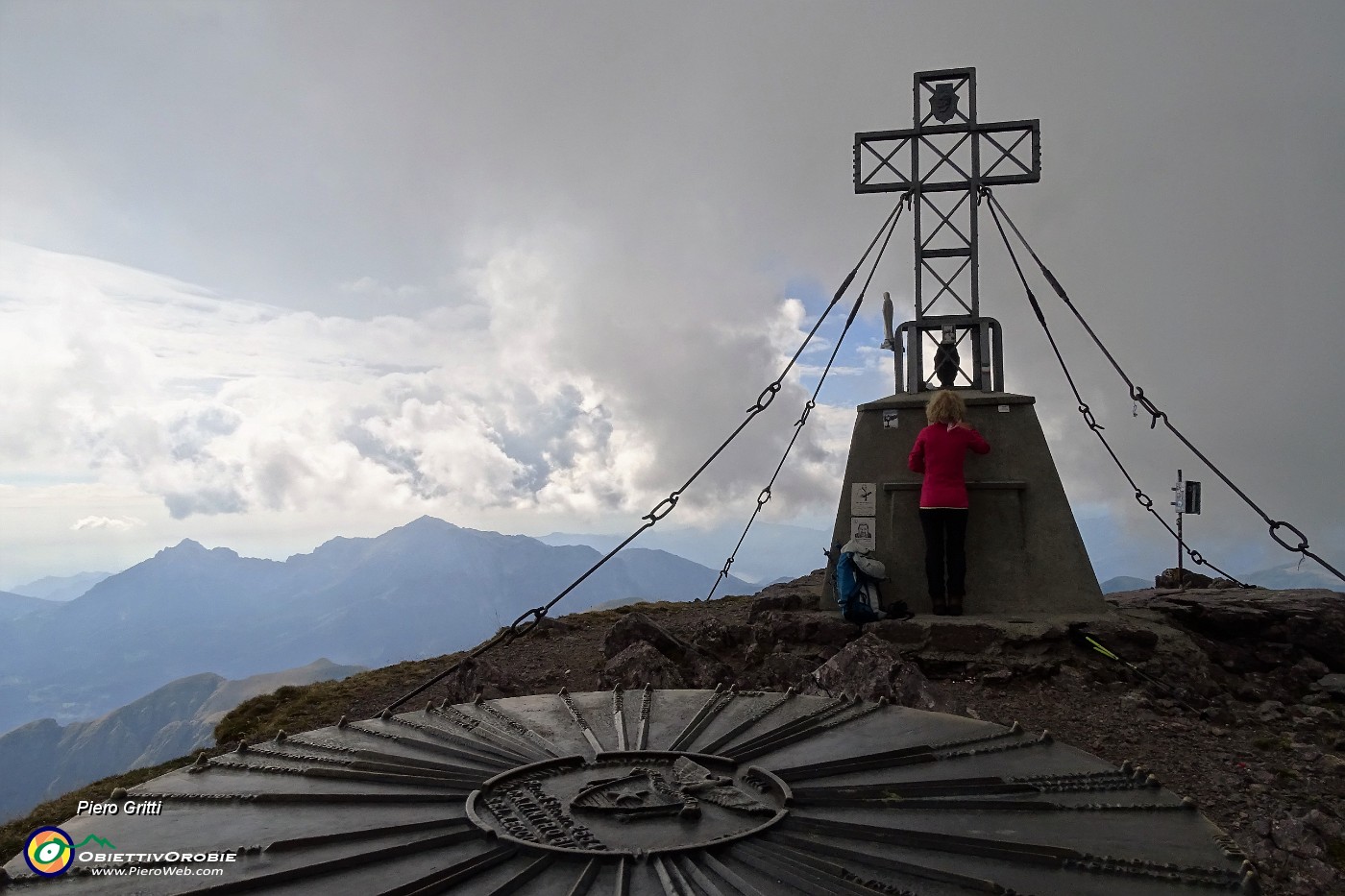 88 Croce di vetta del Pizzo Tre Signori (2554 m).JPG